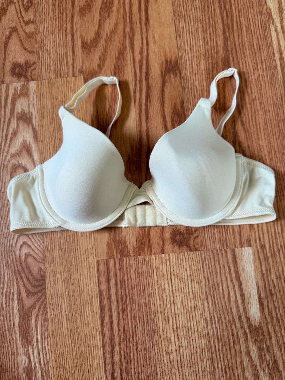 Maidenform Smooth Contour T-Shirt Bra in Ivory/Cream